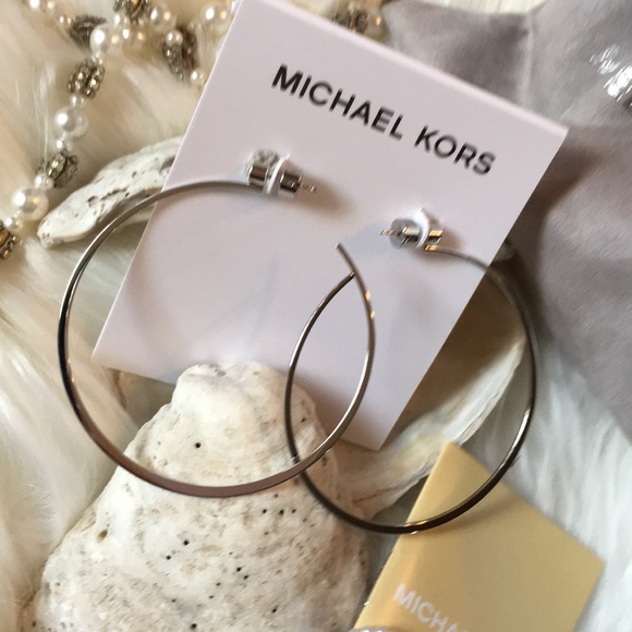 🎀𝕄𝕚𝕔𝕙𝕒𝕖𝕝 𝕂𝕠𝕣𝕤® Silver Crystal Hoops🎀 - Picture 1 of 6